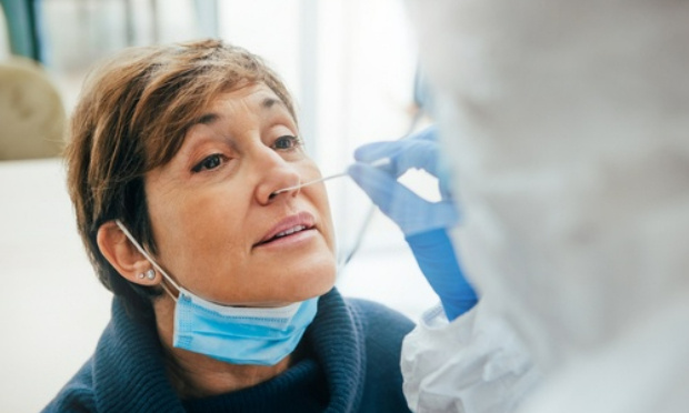 Pour la gratuité des tests PCR et la réintégration des infirmières suspendues