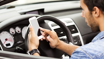 Stop aux téléphones au volant !
