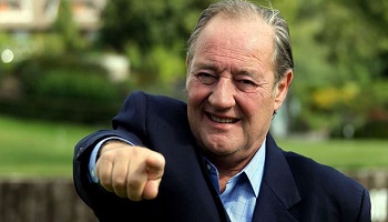 Notre groupe reste debout en tribune Trannin