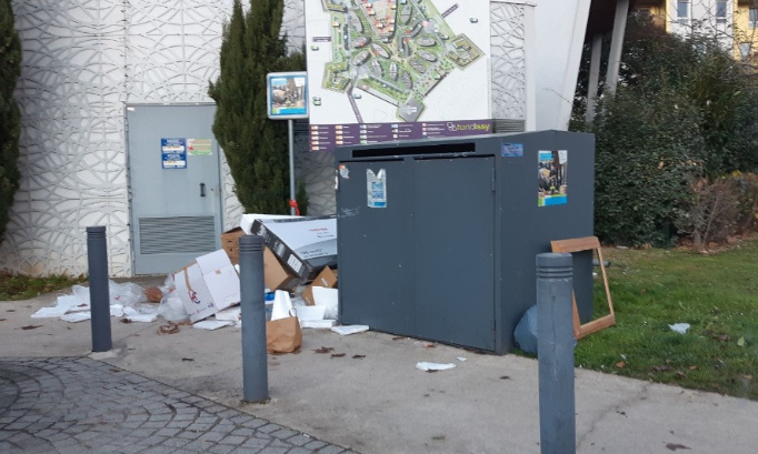 Il faut trouver une solution pour les dépôts de déchets à l'entrée du Fort d'Issy-les-Moulineaux