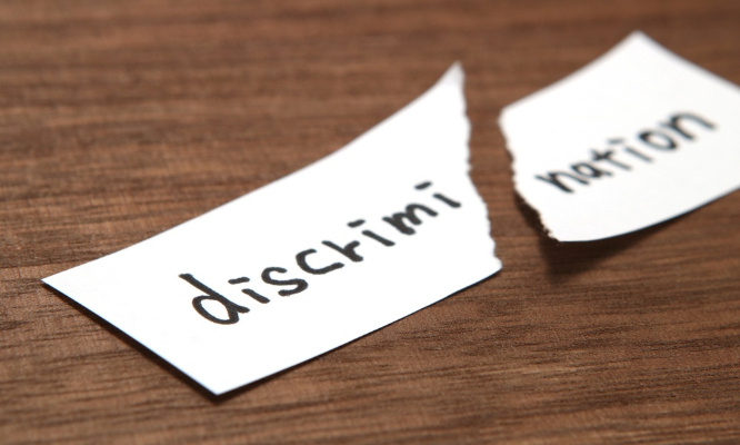 Non à la discrimination contre les citoyens non vaccinés et au chantage imposé par les administrations gouvernementales.