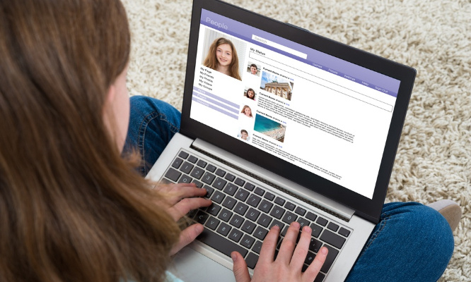 que tous les reseaux sociaux soient interdits aux mineurs pour eviter les harcelements et les suicides