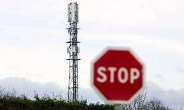 STOP IMPLANTATION PYLONE 5G à KERHOUET ST MAUR - SARZEAU