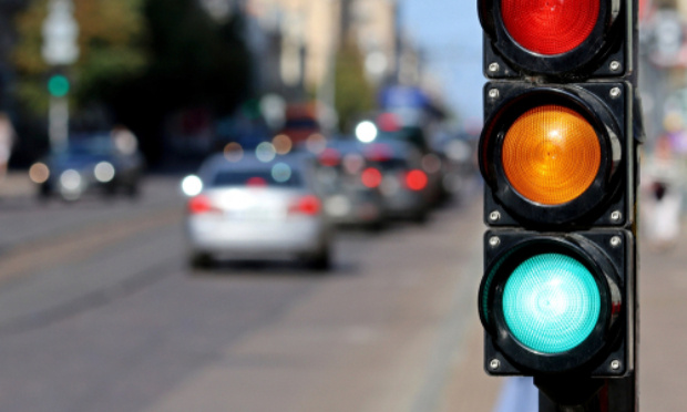 Pour le changement des signaux lumineux vert/rouge, handicapants pour les daltoniens