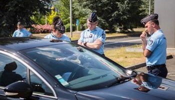 Contre l'interdiction totale des vitres latérales avant teintées en 2016