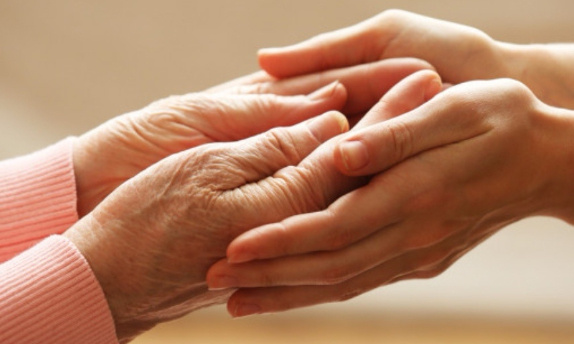 Pour que les maisons de retraite deviennent publiques