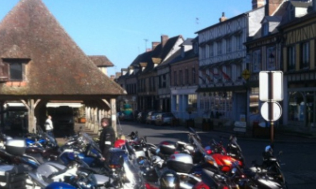 Non aux rassemblements de motards à Lyons-la-Forêt !