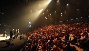 Plus de massacre dans une salle de spectacle !