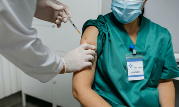 Stop à l’obligation vaccinale pour les soignants !