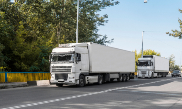 Pour la pose d'un radar de vitesse devant l'école et la limitation des poids lourds à 30 km/h sur toute la traversée du village