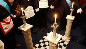 Dissoudre la franc maçonnerie et les illuminatis, qui sont une secte...