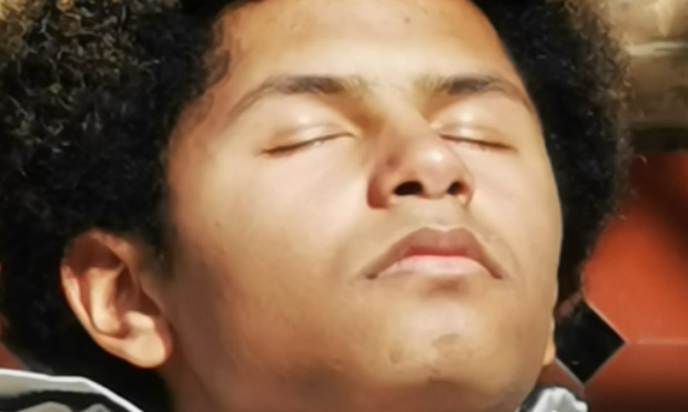 KAREL DOIT GARDER SON AFRO