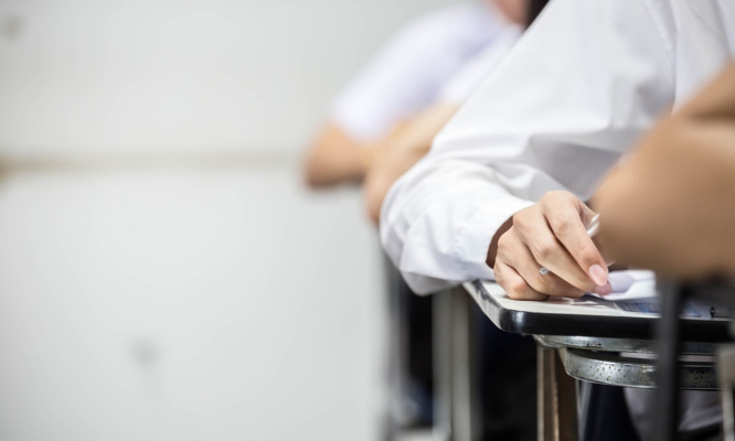 Pour l'exclusion de Sandrine Rousseau de l'éducation nationale