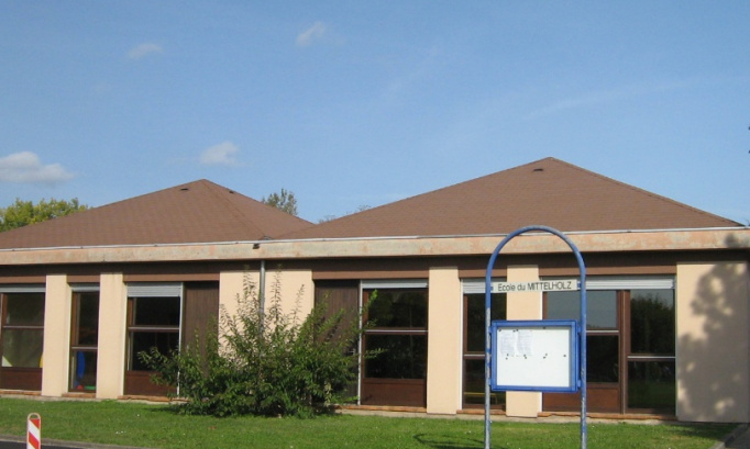 Non à la fermeture de l'école du site Mittelholz