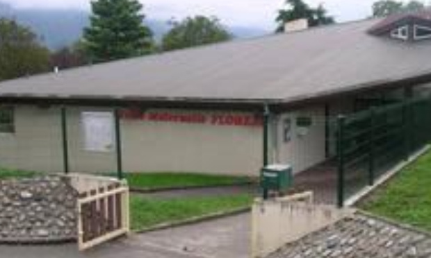 Non à la fermeture d'une classe a l'école Floréal de Tullins