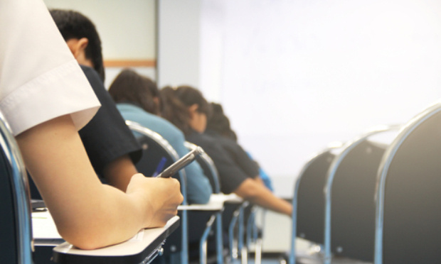 Pour le report du bac blanc d'HGGSP de deux semaines