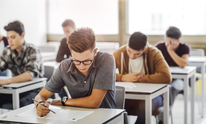 Pour un aménagement pour les terminales au Bac 2022