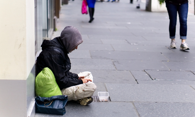 Stop à la discrimination des SDF et des marginaux !