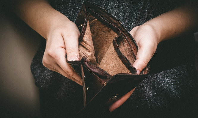 Il faut mettre fin au vol de 12 millions de français et à la misère entretenue par l'Etat.