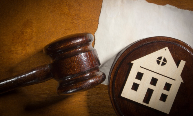 Justice pour une mère et son fils expulsés après 6 années sans chauffage !