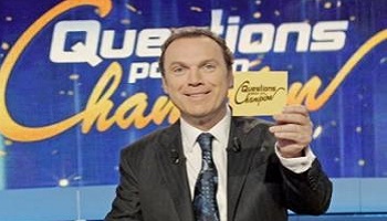 La reprise de Julien Lepers dans son jeu sur FR3, questions pour un champion