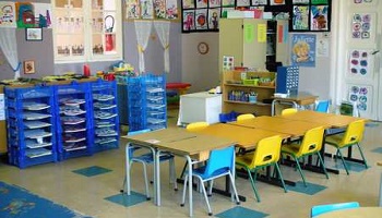 NON à la fermeture d'une classe en maternelle !