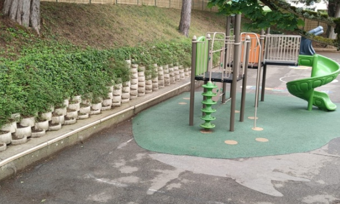 Pour la sécurisation de la cour de récréation de notre école