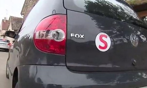 Retirer le macaron S pour les conducteurs seniors