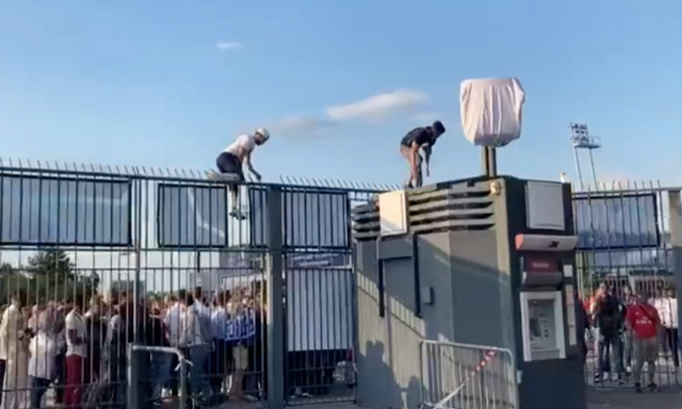 Pour des excuses et des sanctions suite à la nuit de chaos au Stade de France