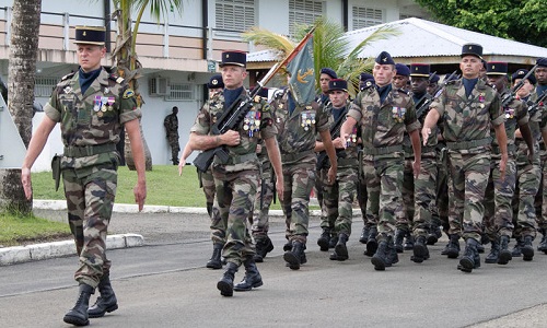 Remettre en place le service militaire pour les jeunes inactifs ( 12 mois)