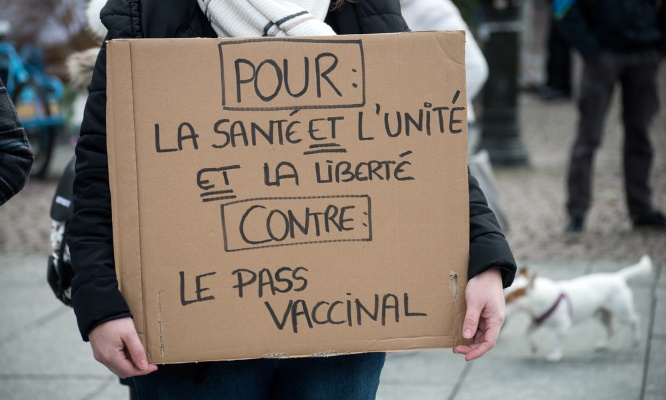 Pour l'abrogation du pass vaccinal, de l'obligation vaccinale des personnels soignants et la levée de l'état d'urgence !