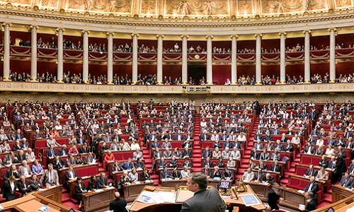 L'abolition intégrale de tous les avantages de nos hommes politiques et hauts fonctionnaires !