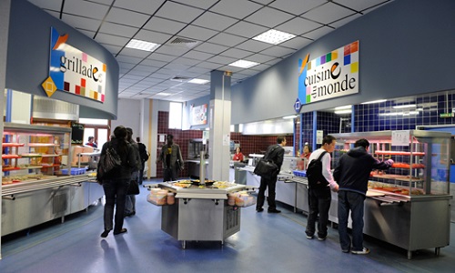 Un second micro-onde dans la salle des repas