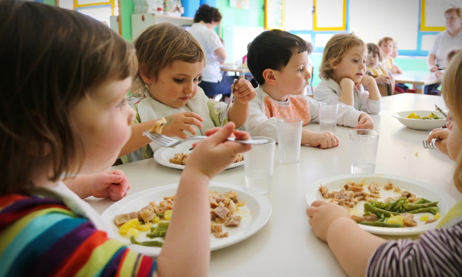 Pour le maintien des services existants