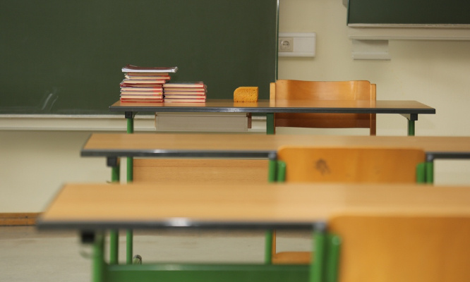 Non à la fermeture de classe- École Les Courtillets - Hédé-Bazouges