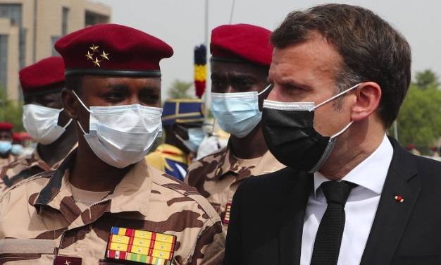 Non aux détournements de deniers publics, non aux aides françaises