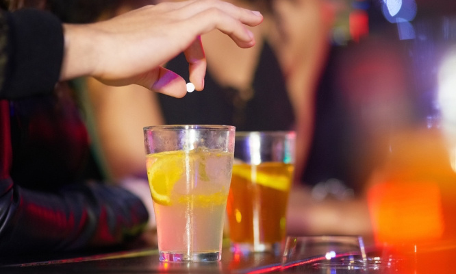 Pour la mise en place de couvercles anti-drogues dans les établissements nocturnes !