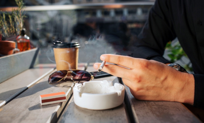 Pour l'interdiction de fumer en terrasse !