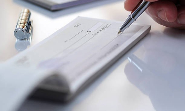 Pour que les frais des chèques de banque soient à la charge du demandeur de ce service !