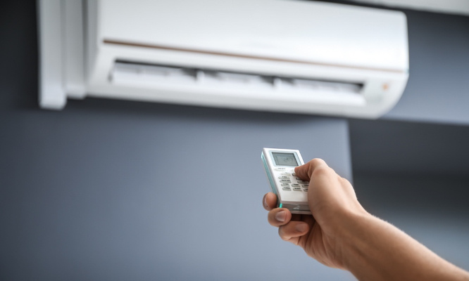 Pour que l'arrêté interdisant aux commerces d'avoir leurs portes ouvertes en présence de climatisation, soit étendu à toute la France !