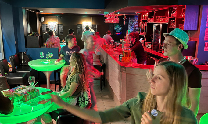 Contre pétition pour demander le maintien de la terrasse et l'ouverture du cercle des jeux