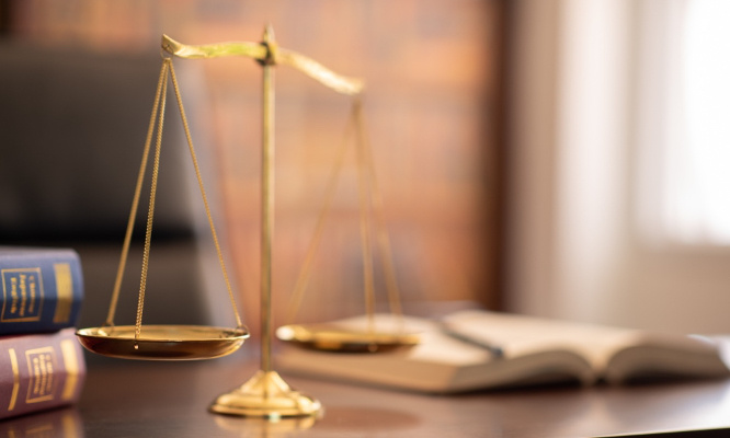 NON à la publicité sur les huissiers de justice, NON à la publicité sur les avocats !