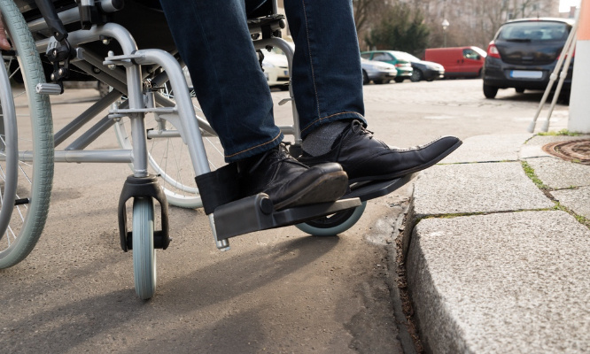 Personnes à mobilité réduite : non aux discriminations, oui à l'aménagement des villes !