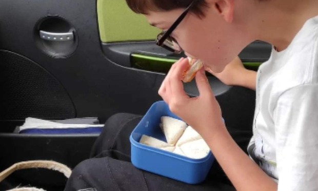 Pour des AESH pour les enfants porteurs de handicap, même le midi !