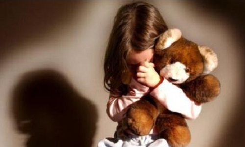 Contre les viols commis sur les mineurs de moins de 15 ans