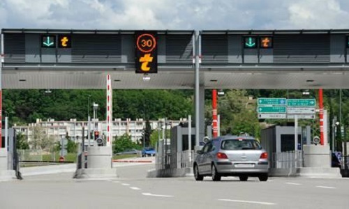 Réservons les couloirs télépéage aux personnes qui paient pour ça !