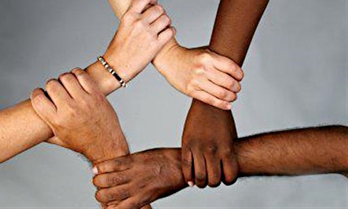 La reconnaissance du racisme anti-blanc et anti-chretiens au même niveau que les autres formes de racismes(antisemitisme, islamophobie).