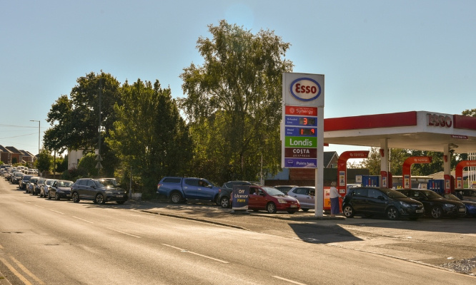 Chaos dans les stations-service : il faut que le gouvernement se réveille !