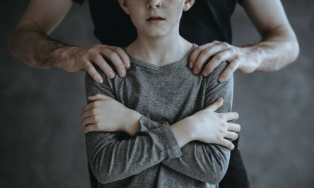 Rajouter un module lors de la formation des entraîneurs sportifs afin de sensibiliser sur le danger des agressions sexuelles !