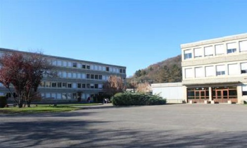 Maintien du deuxième poste de CPE au LP Jouffroy d'Abbans de Baume Les Dames (25)